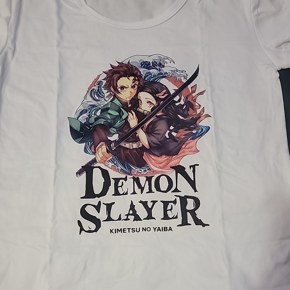 NEW DEMON SLAYER WOMEN'S SHIRT SIZE asian medium tanjiro and nezuko